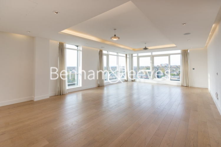 picture of 3-bed flat in  Ealing