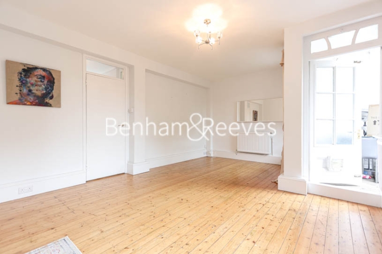 picture of 3-bed flat in  Hampstead